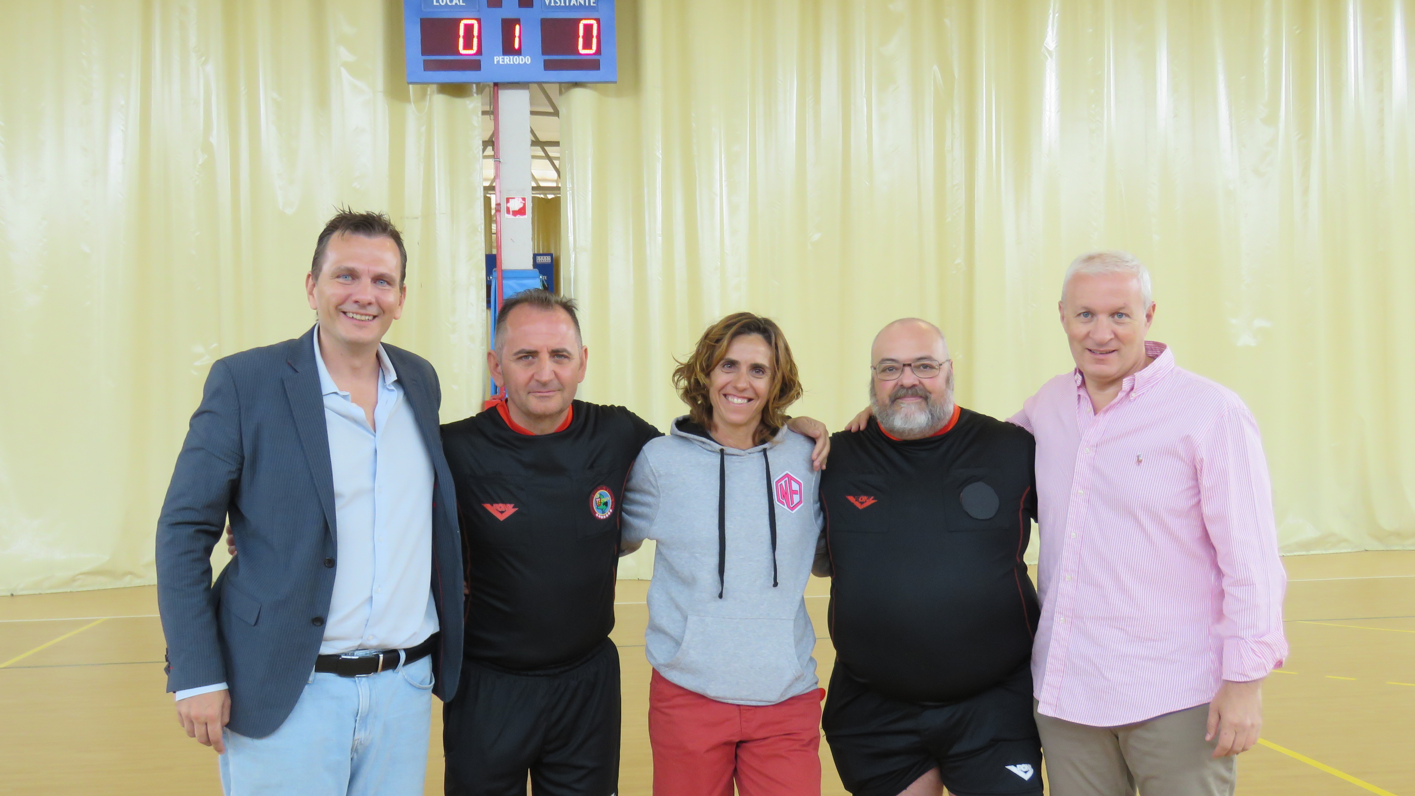 Nuria y Equipo arbitral 2